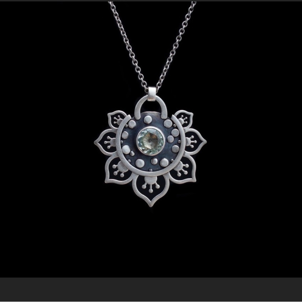 Sterling Silver Green Quartz Pendant and Chain.
